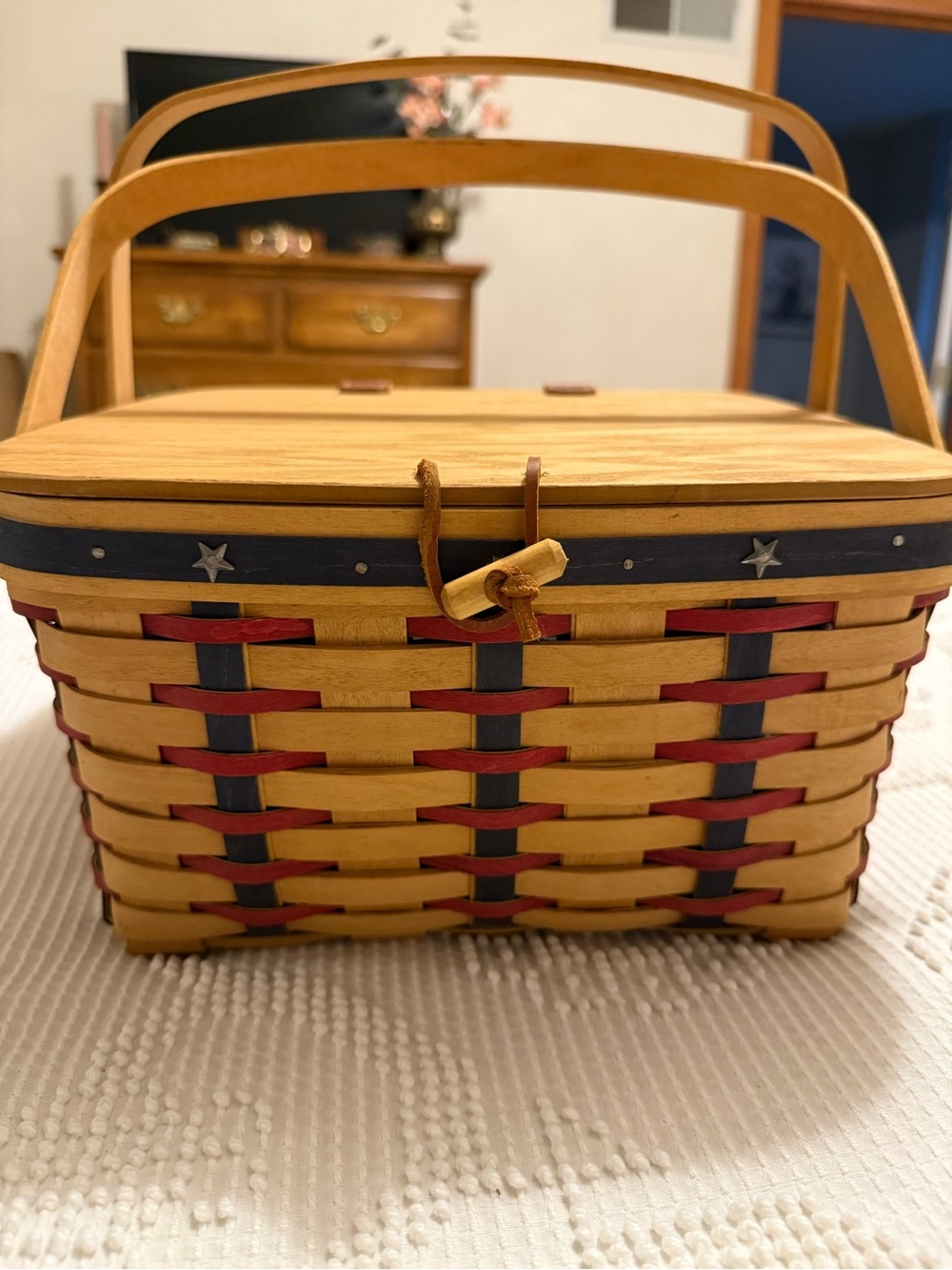 Longaberger "Proudly American" Picnic Basket, 2004. - Picture 10 of 13